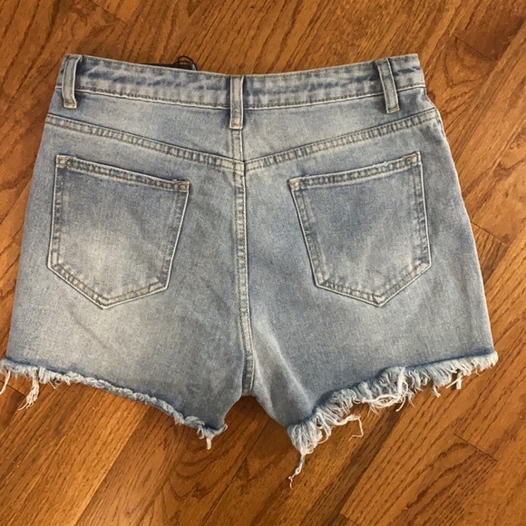 Pretty Little Thing Jean shorts - Picture 3 of 3